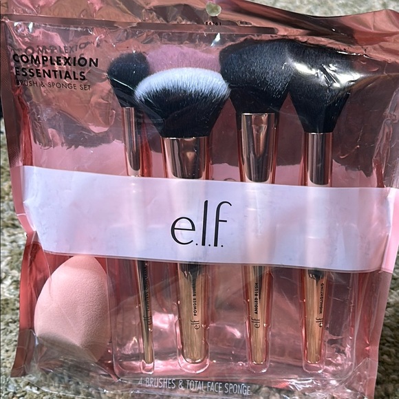 e.l.f. Complexion Essentials Brush & Sponge Set of 5 Makeup Brushes & Sponge NWT - Picture 1 of 12